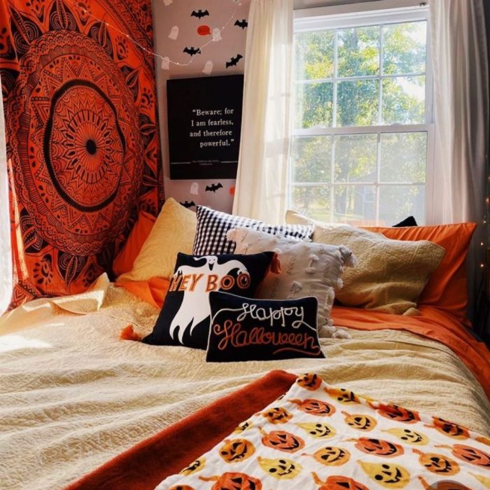 How to decorate a bedroom for halloween