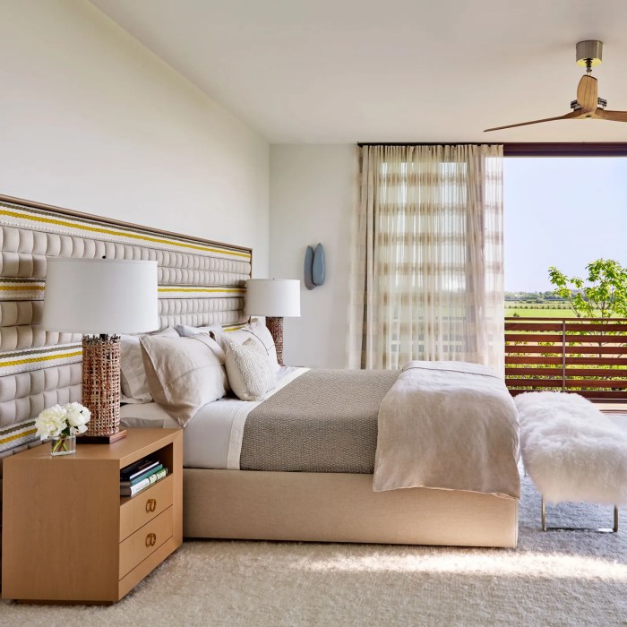 How to decorate a beach house bedroom