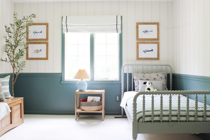 How decorate a boy airplane themed bedroom