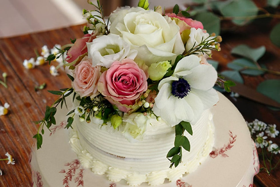 How to Decorate a Cake with Fresh Flowers - Blooms By The Box