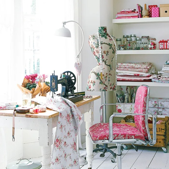 How to decorate your sewing room