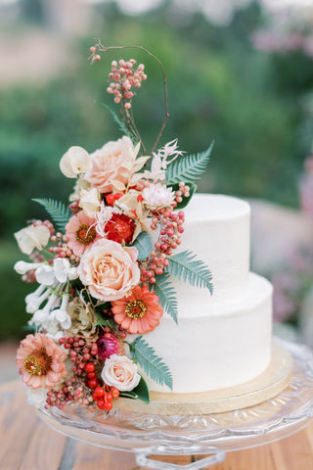 Wedding Cakes with Flowers -  Ideas You Can DIY - FiftyFlowers