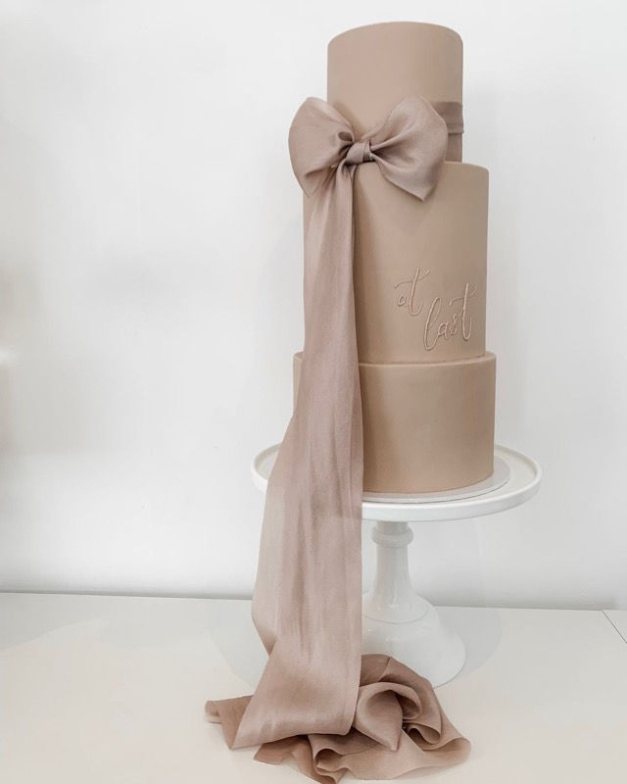 Wedding Cakes with silk ribbon - an emerging trend!